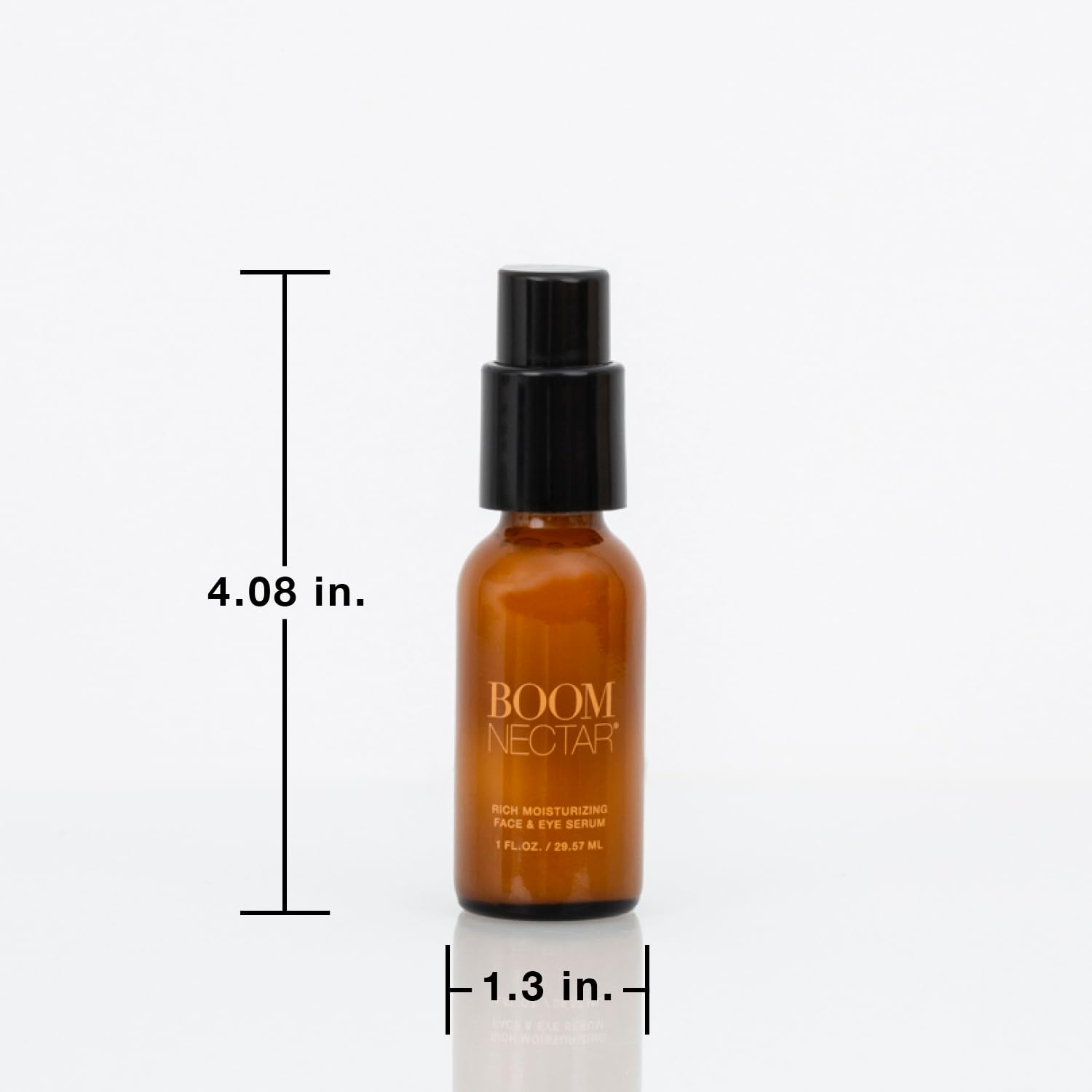 Application douce du sérum Boom Nectar sur peau sensible.