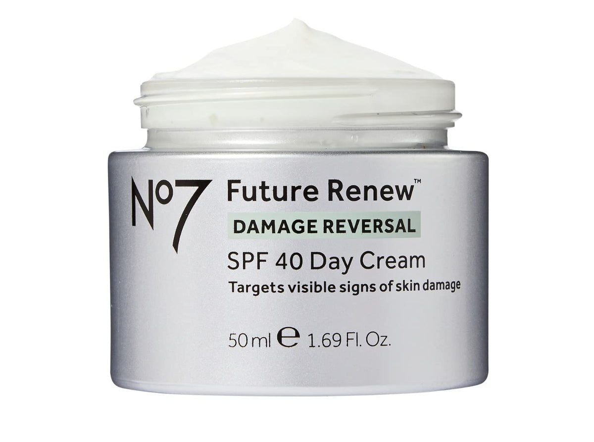 Boots No7 crème jour SPF40 — bouteille, protection solaire et hydratation quotidienne.