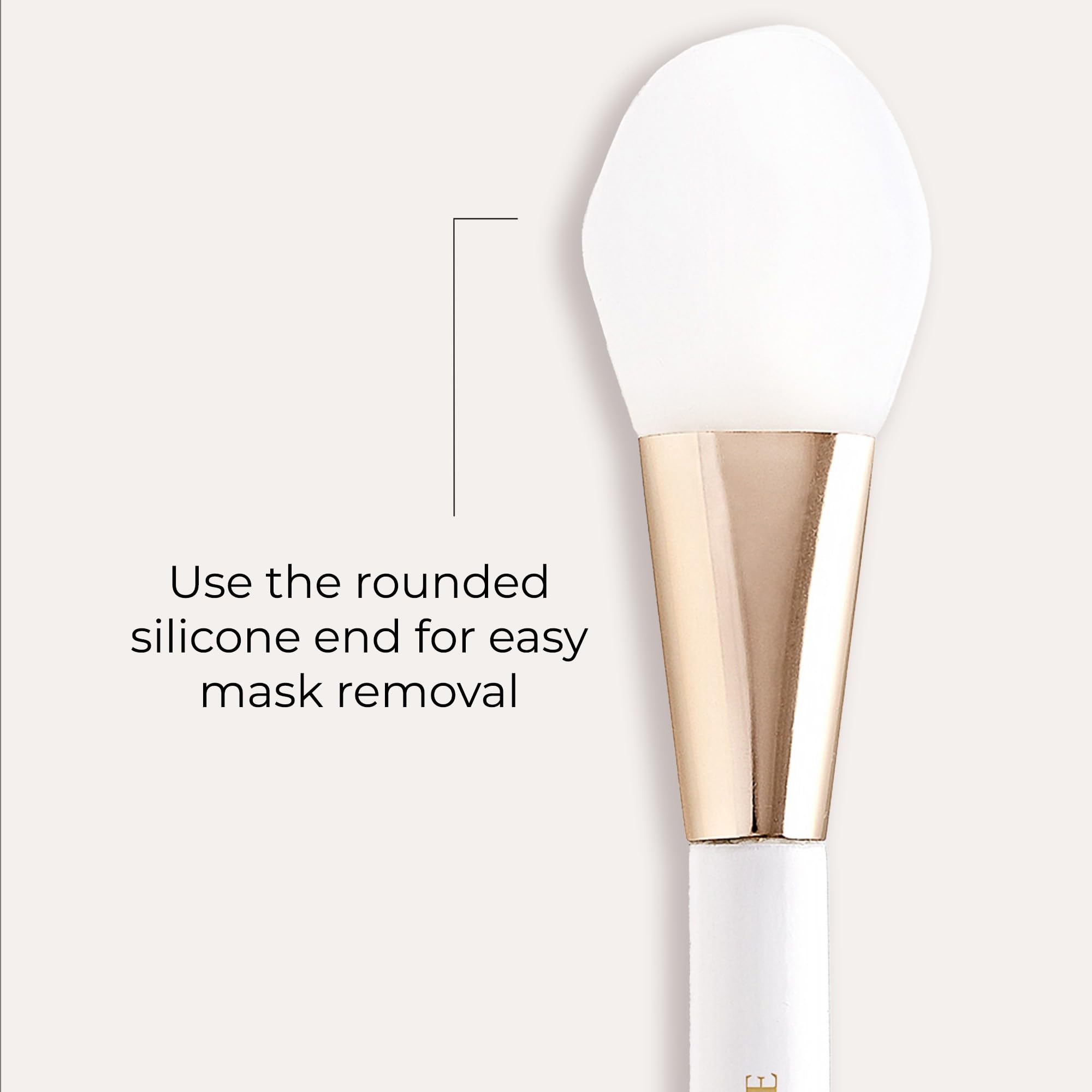 Application du masque visage avec l'applicateur Borghese pour une couche homogène