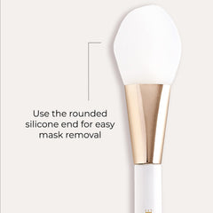 Application du masque visage avec l'applicateur Borghese pour une couche homogène