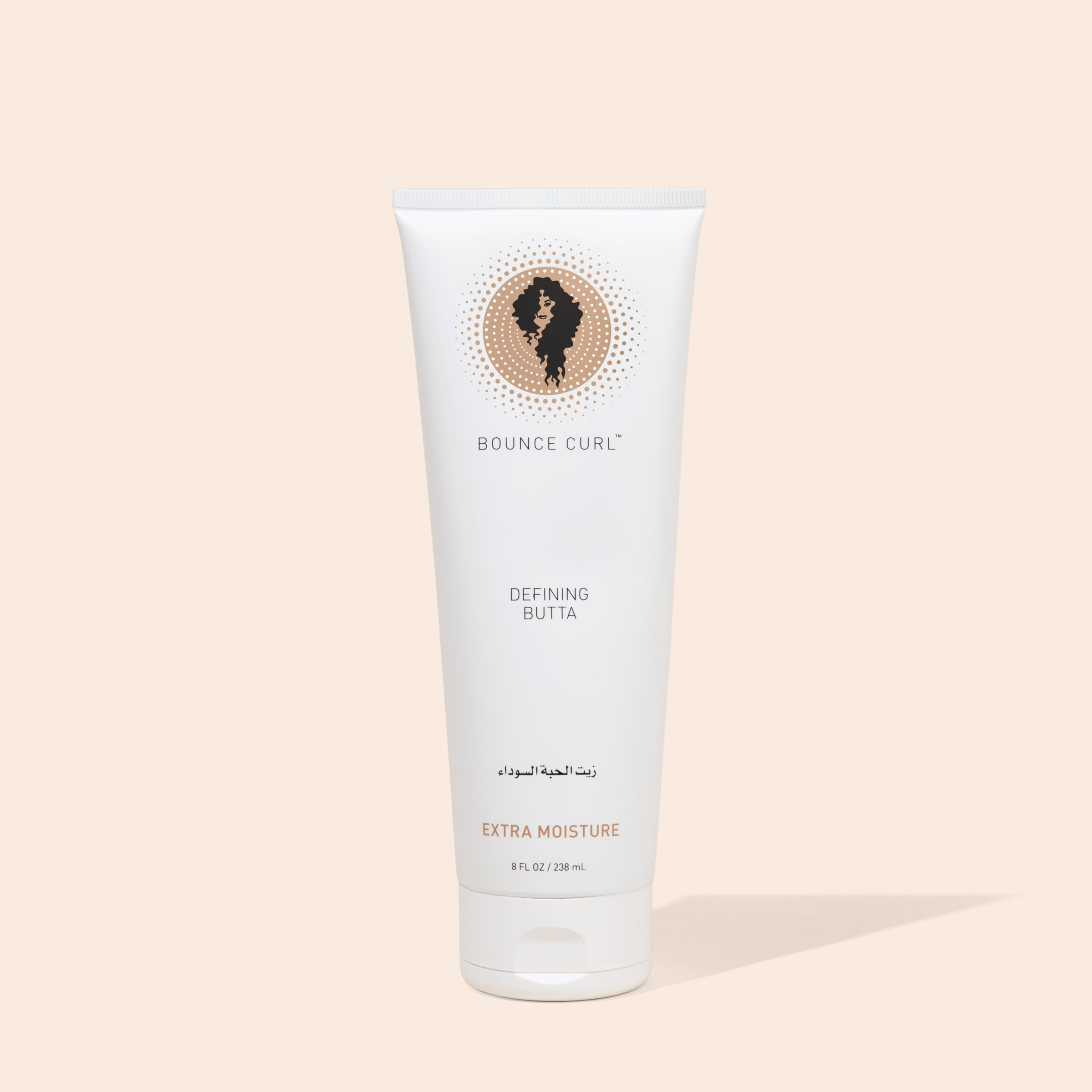 Définition légère Bounce Curl Defining Butta sur les cheveux
