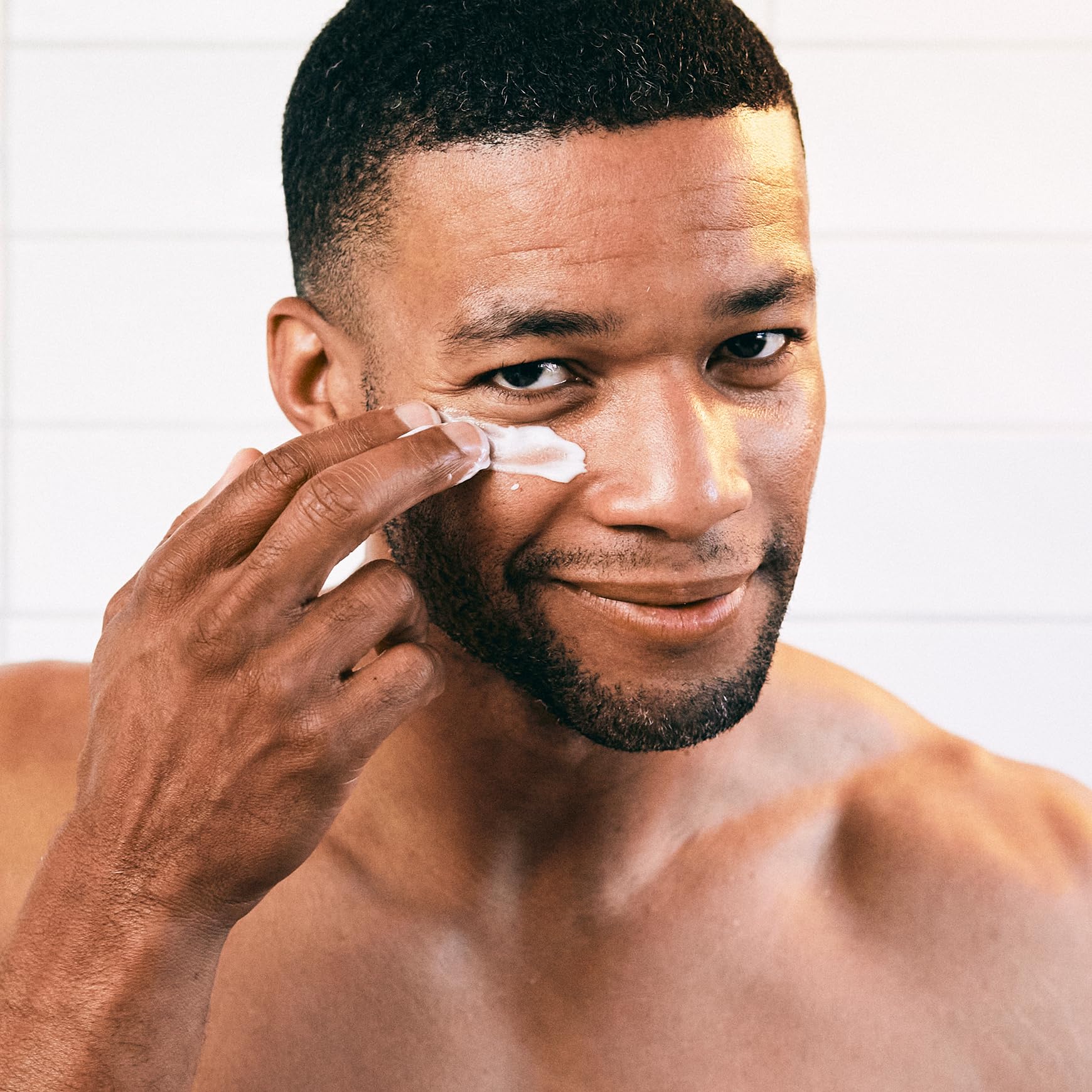 Brickell Crème Yeux Homme, caféine et réduction potentielle des poches