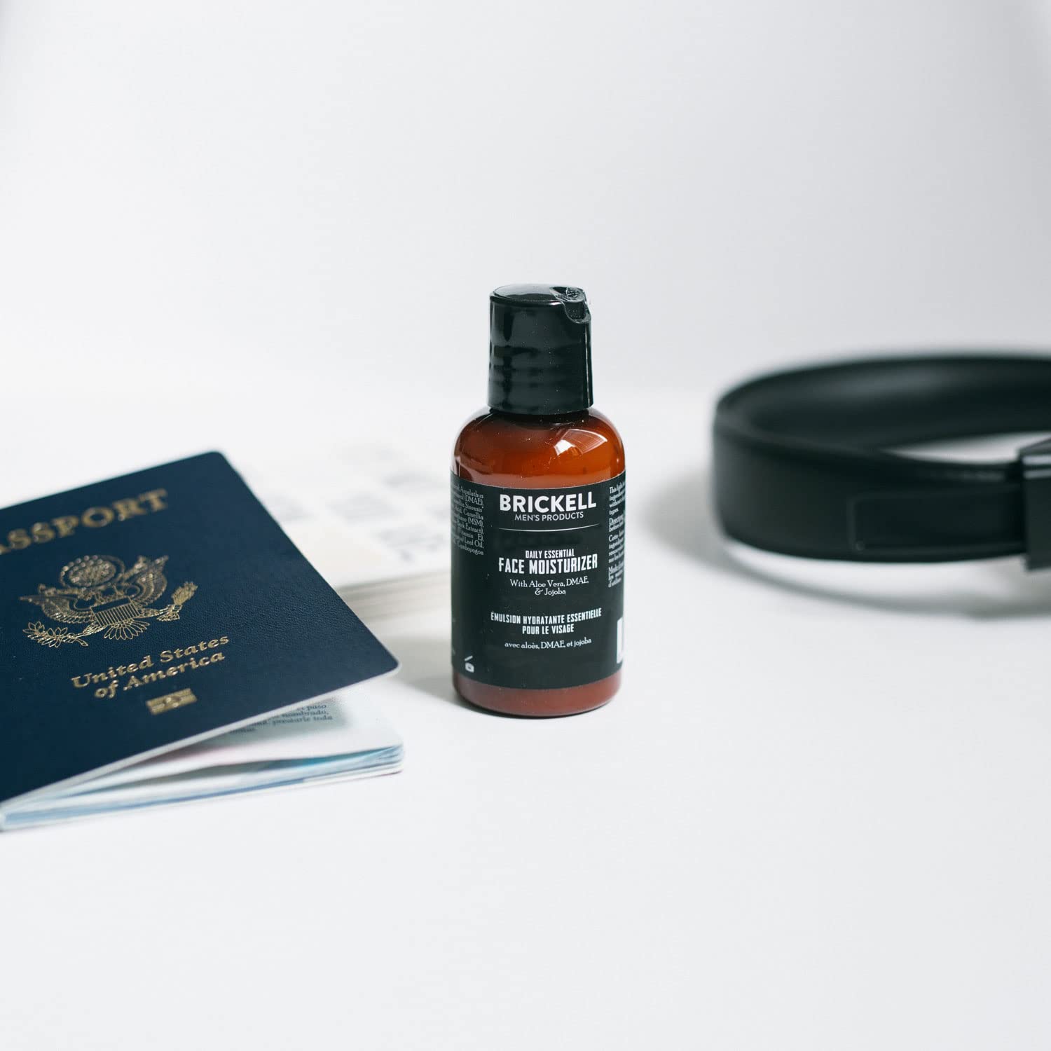 Brickell Daily Essential : packaging épuré et naturel reflétant l’approche biologique.