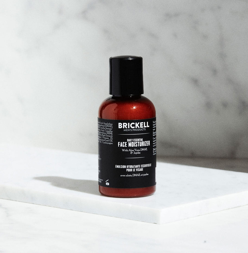 Brickell Daily Essential : emballage voyage pratique pour la trousse de toilette.