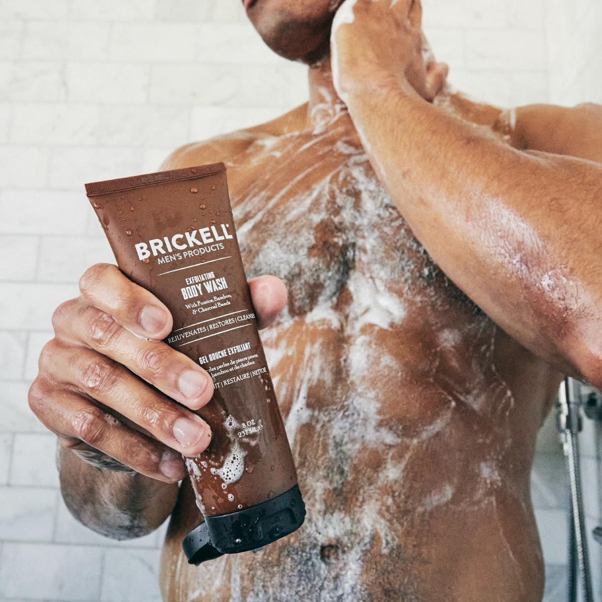 Mousse crémeuse – texture généreuse qui laisse la peau souple et propre.