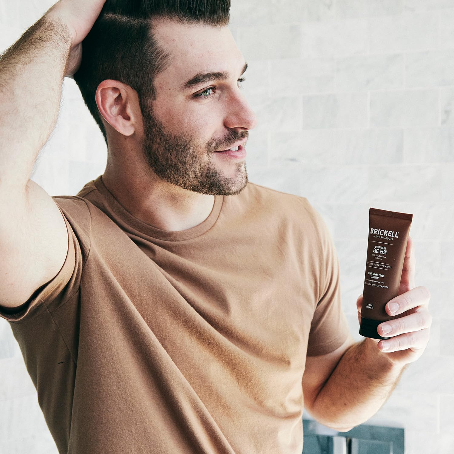 Ingrédients clés geranium, coco et aloe dans le Gel Clarifiant Brickell.