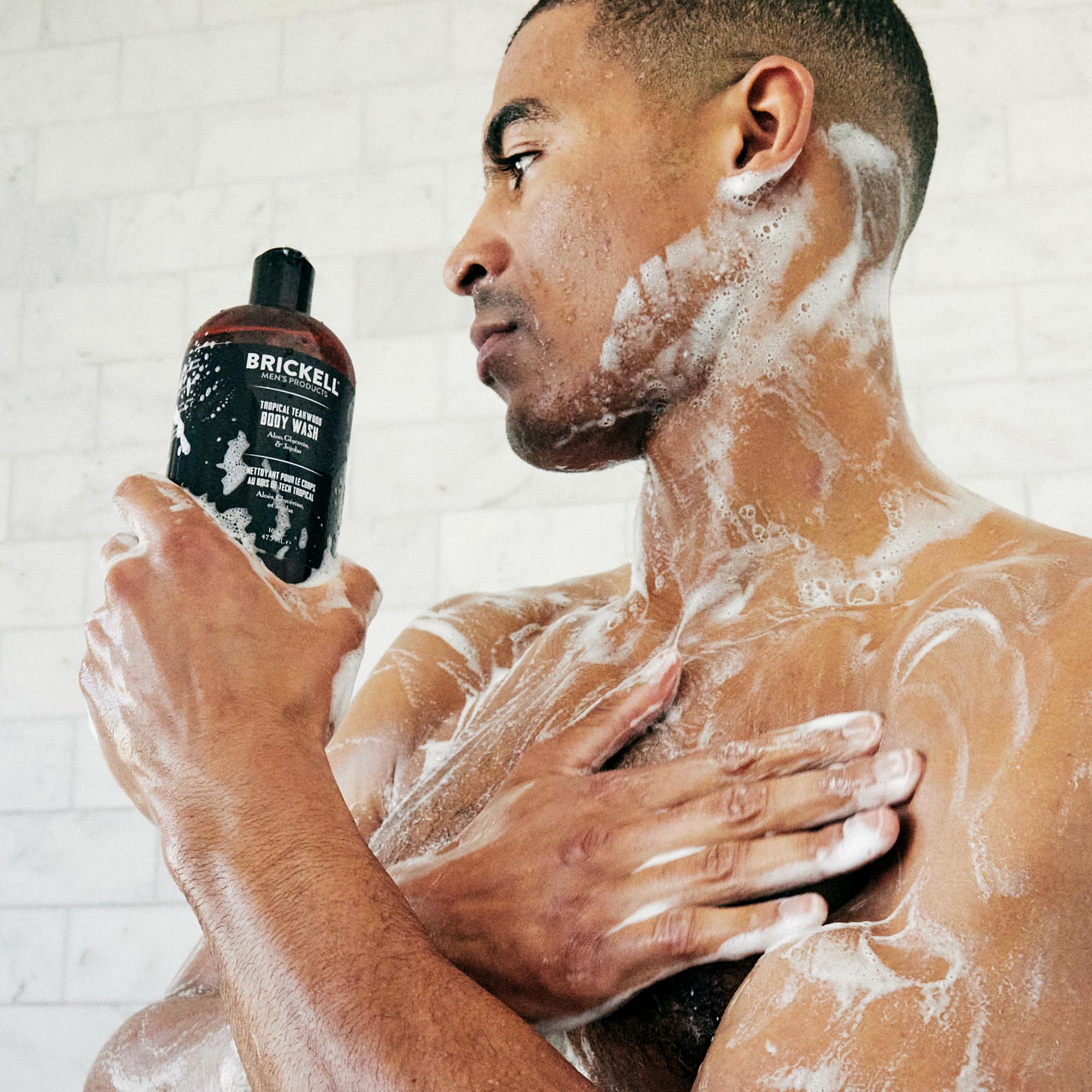 Texture crémeuse avec huile de jojoba — Brickell, douceur et hydratation.