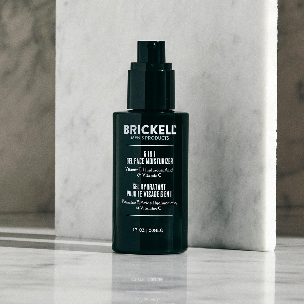 Brickell hommes vitamines-e-et-c protègent et éclaircissent la peau.