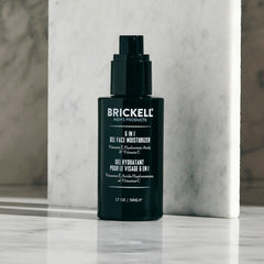 Brickell hommes vitamines-e-et-c protègent et éclaircissent la peau.