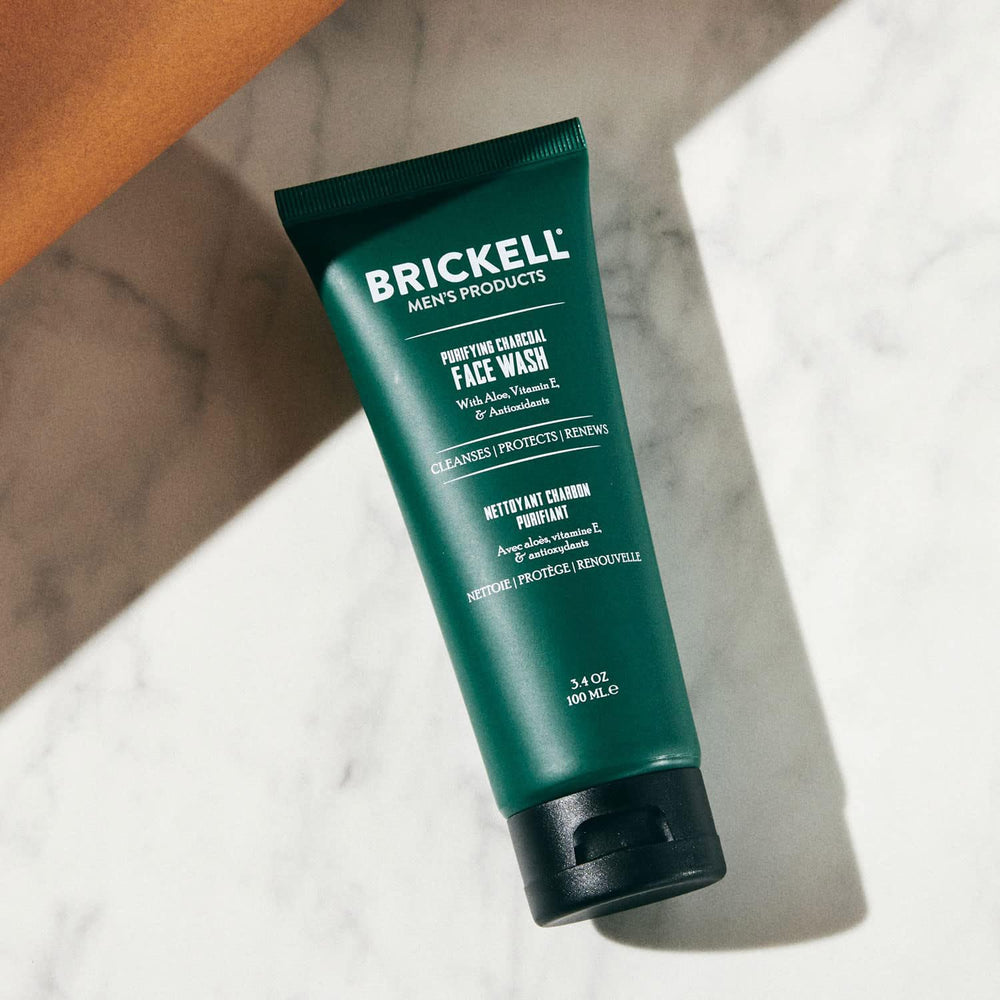 Brickell Ingrédients Naturels: huiles olive et jojoba pour hydratation légère.