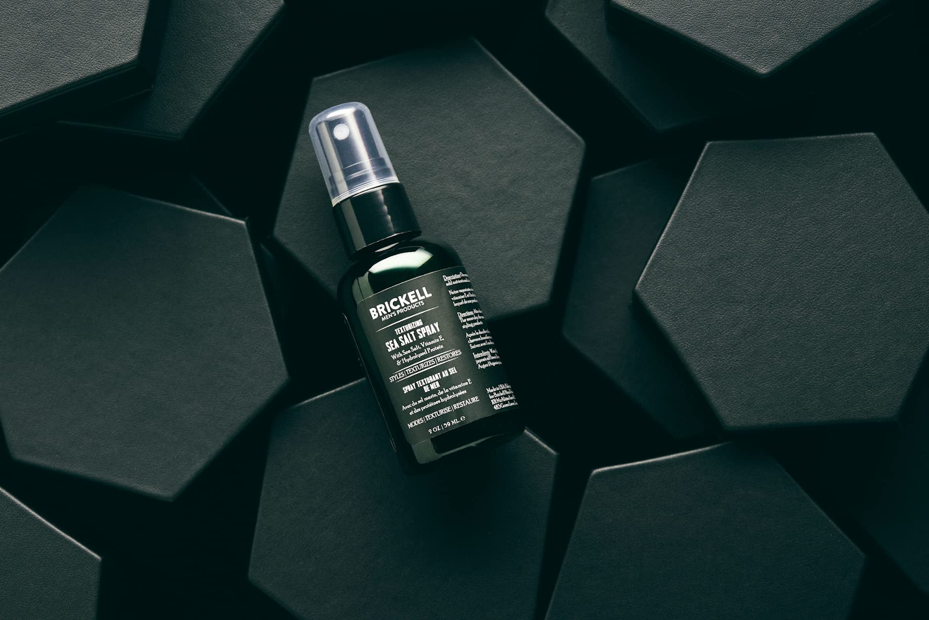 Brickell ingrédients – sel marin, vitamine E et protéines hydrolysées pour nourrir les cheveux.