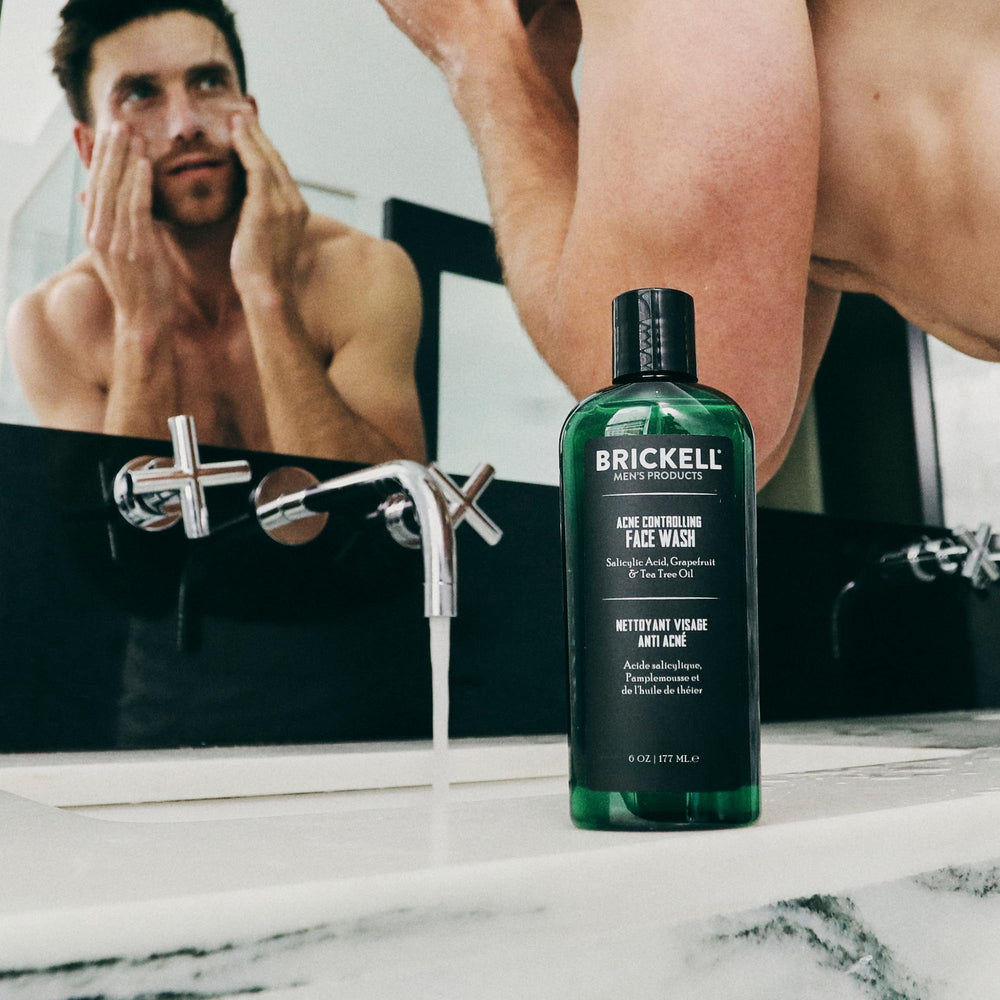 Brickell Men's Acne Face Wash : huile d'arbre à thé purifie les pores.