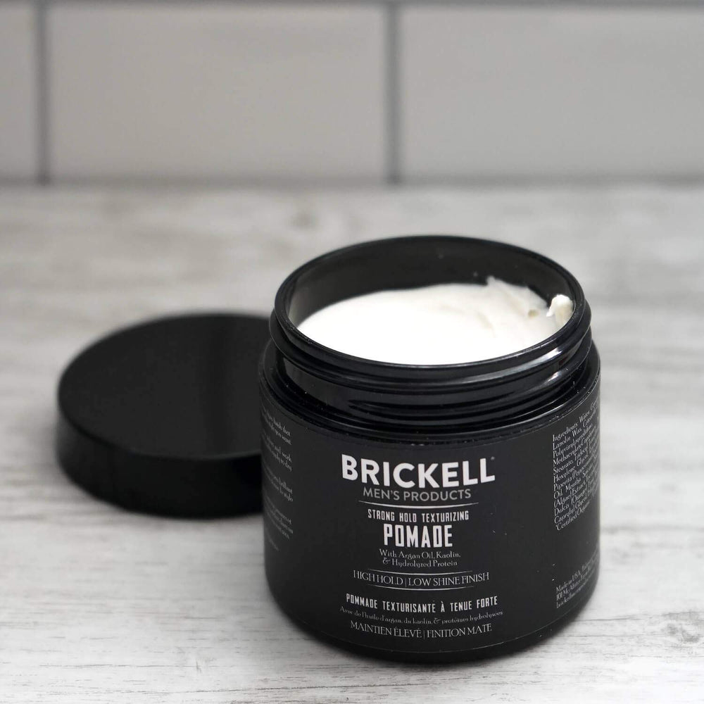 Pommade Brickell pour homme offre contrôle et souplesse au quotidien.