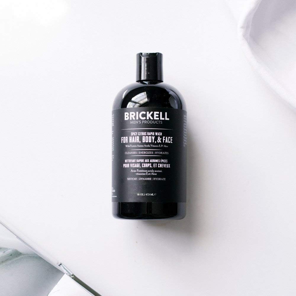 Utilisation visage, cheveux et corps avec Brickell Rapid Wash en une seule étape.