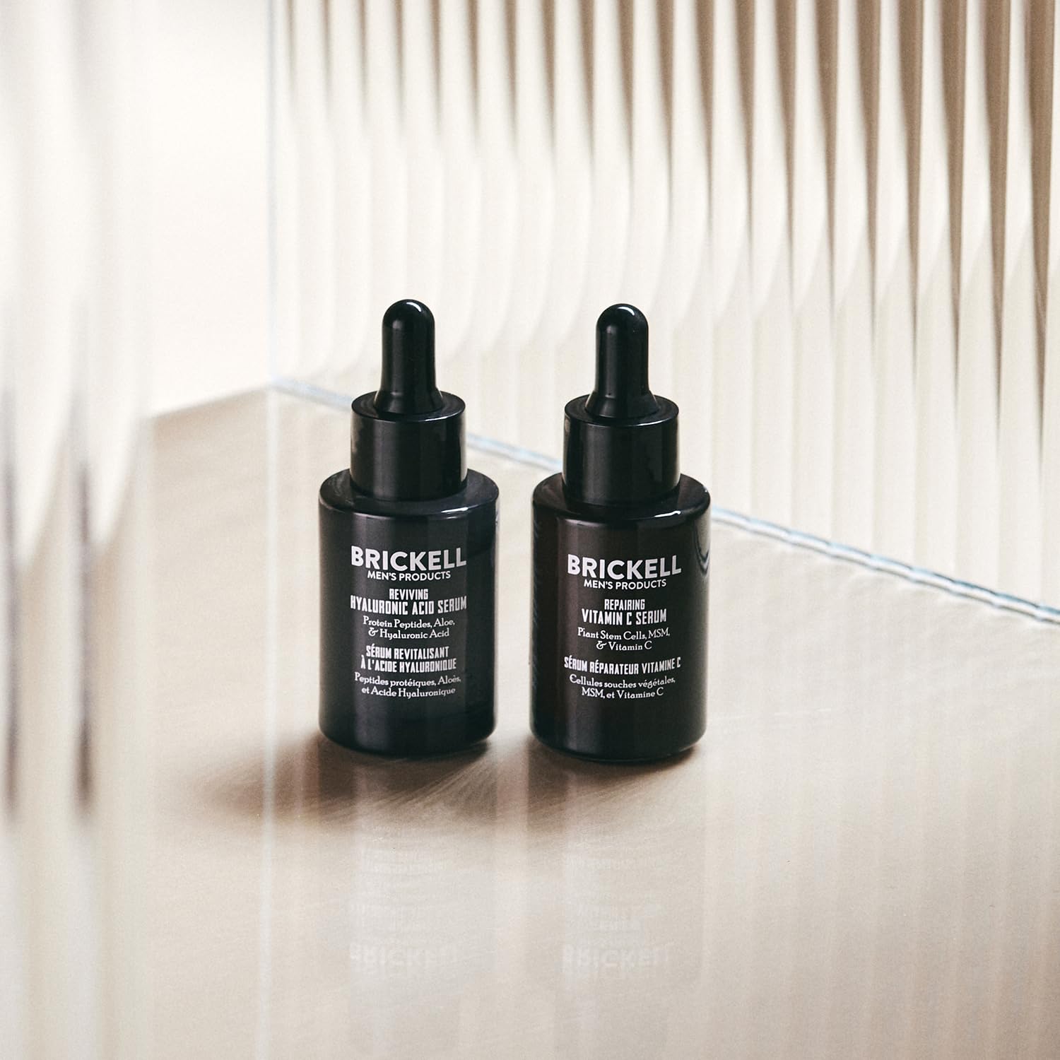 Sérum Brickell Homme nuit dans son flacon, réparation nocturne et peau lissée.