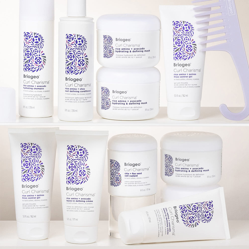 Huile d’avocat dans Briogeo Curl Charisma apporte hydratation légère et brillance.