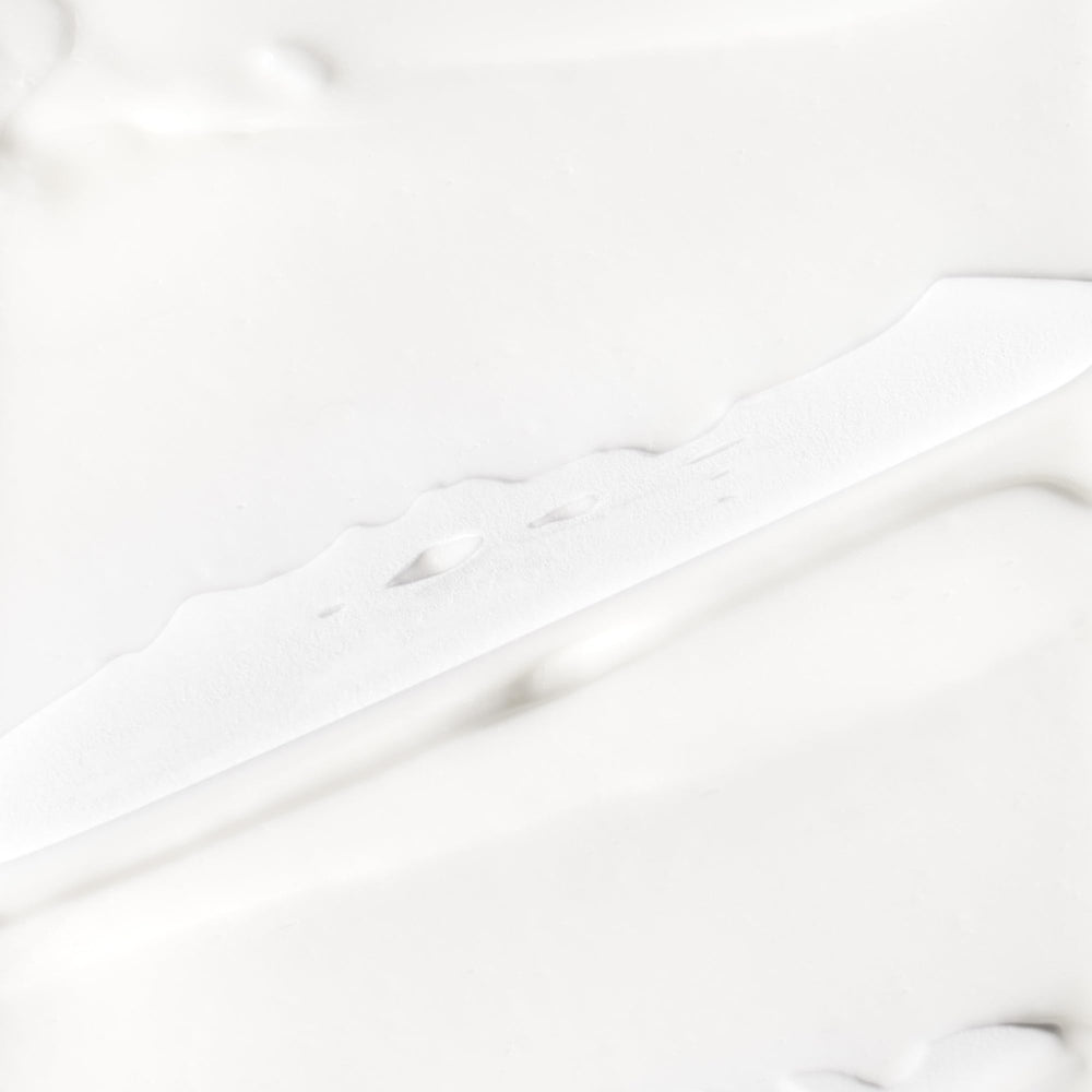 Briogeo Farewell Frizz – texture crème, application douce sur les longueurs.