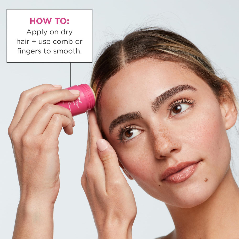 Briogeo Style + Treat Yuzu + Plum Oil Sleek Stick sculptant et lissant.
