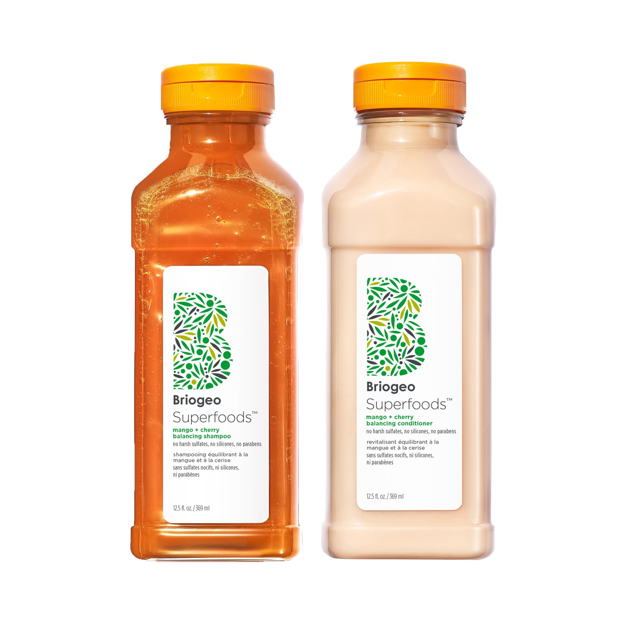 Shampoing Briogeo Superfoods Mangue et Cerise en flacon, régule le sébum pour des racines équilibrées.