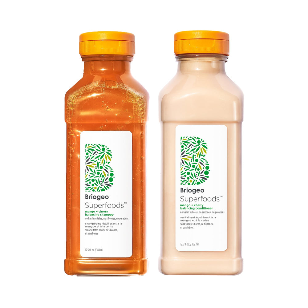 Shampoing Briogeo Superfoods Mangue et Cerise en flacon, régule le sébum pour des racines équilibrées.