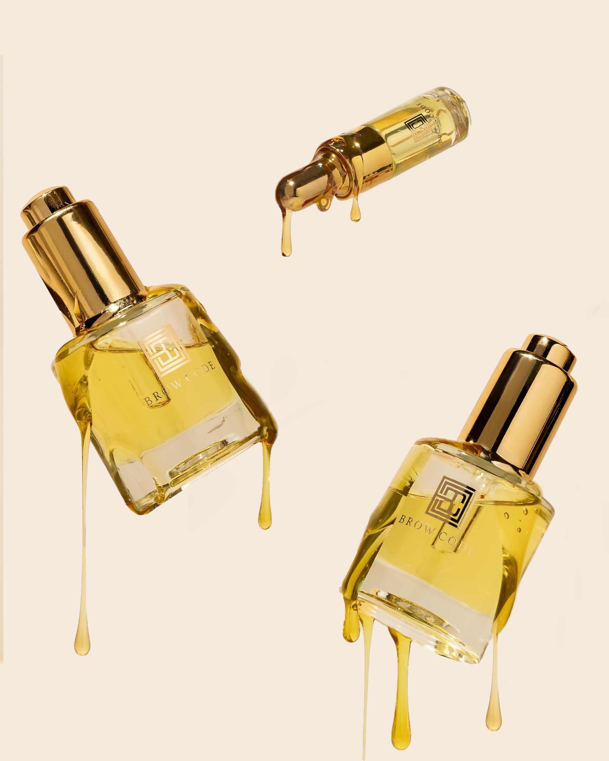 Usage quotidien Brow Code GOLD pour des sourcils plus nets et sains.