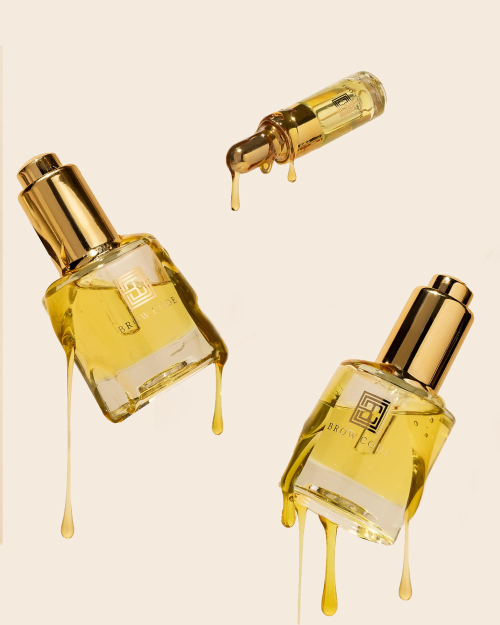 Usage quotidien Brow Code GOLD pour des sourcils plus nets et sains.