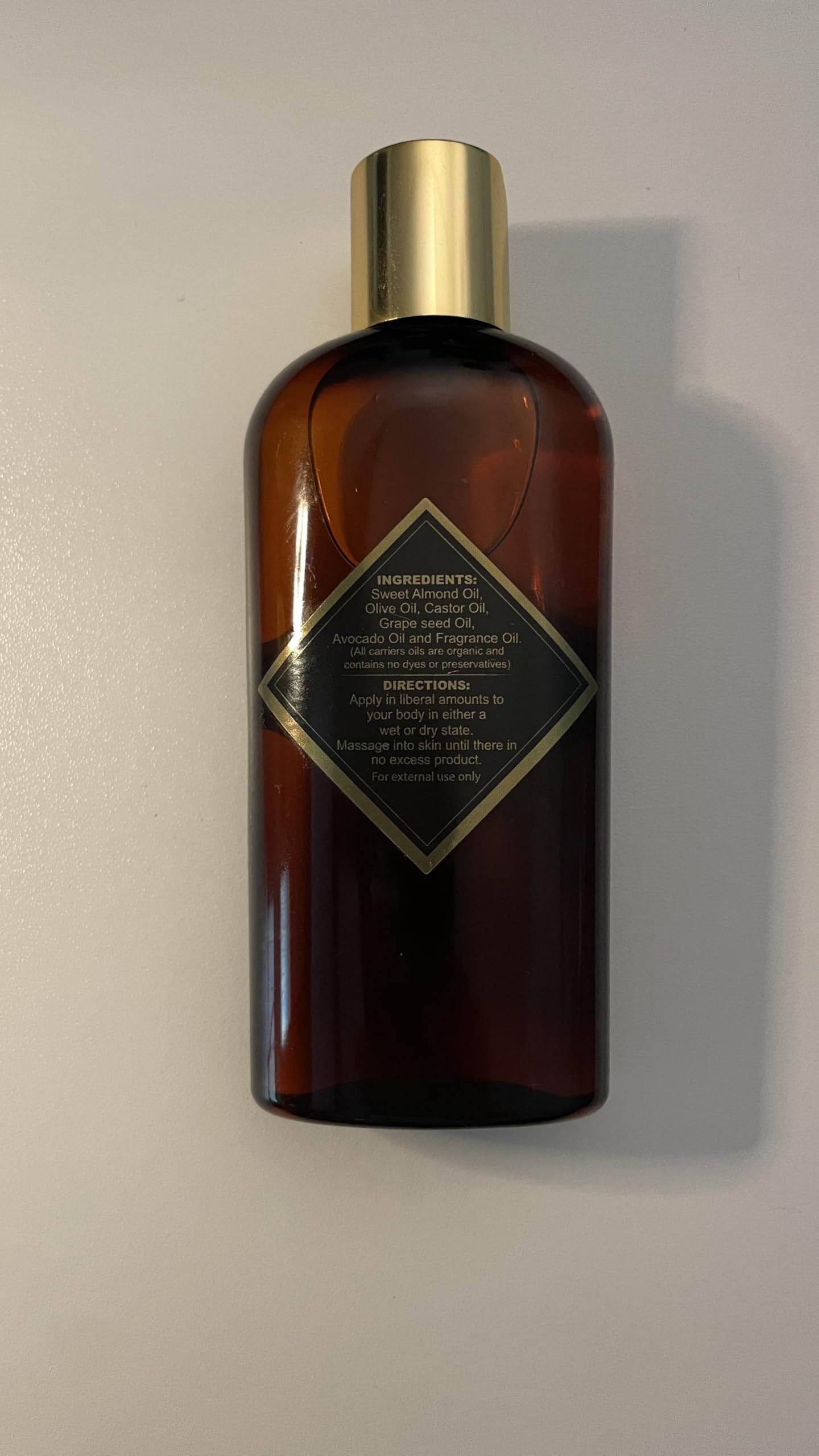 Brown Sugar Babe Wild Card Huile Corps, usage quotidien pratique et parfum subtil.