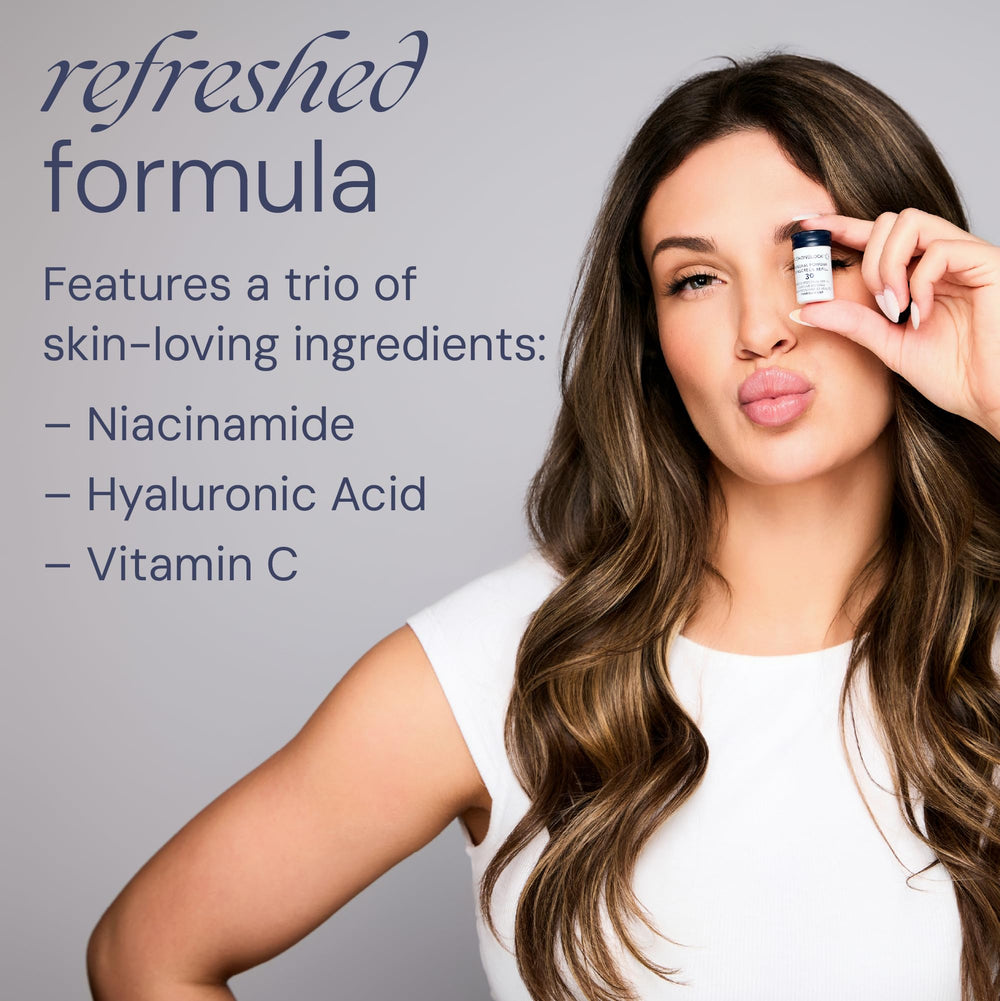 Brush On Block self-dispensing brush applies mineral sunscreen powder smoothly.
