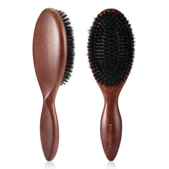 Brosse BRUSHZOO en poils de sanglier, gros plan, démêlage en douceur et éclat.