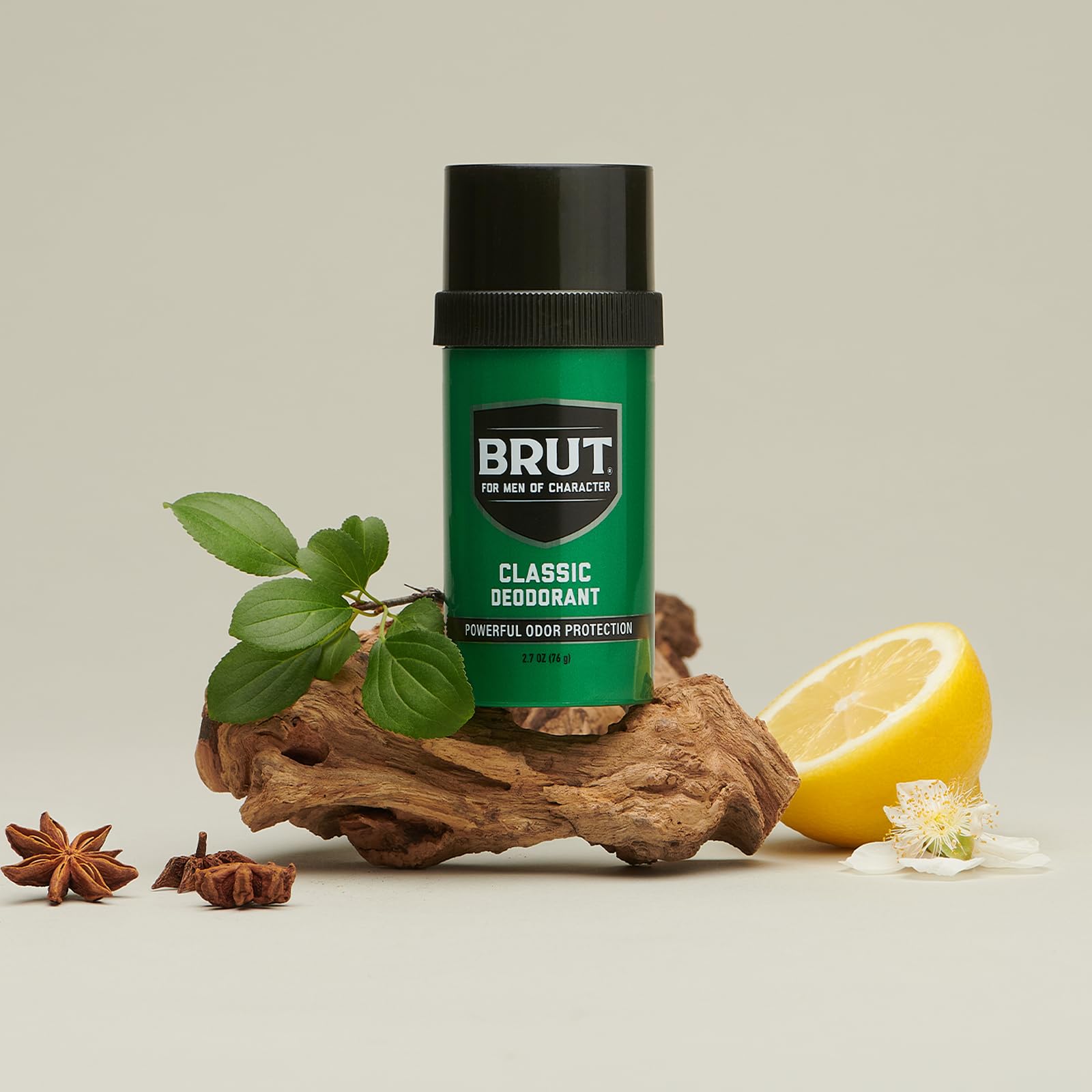 BRUT Déodorant Stick Original – application douce et lisse sur la peau.
