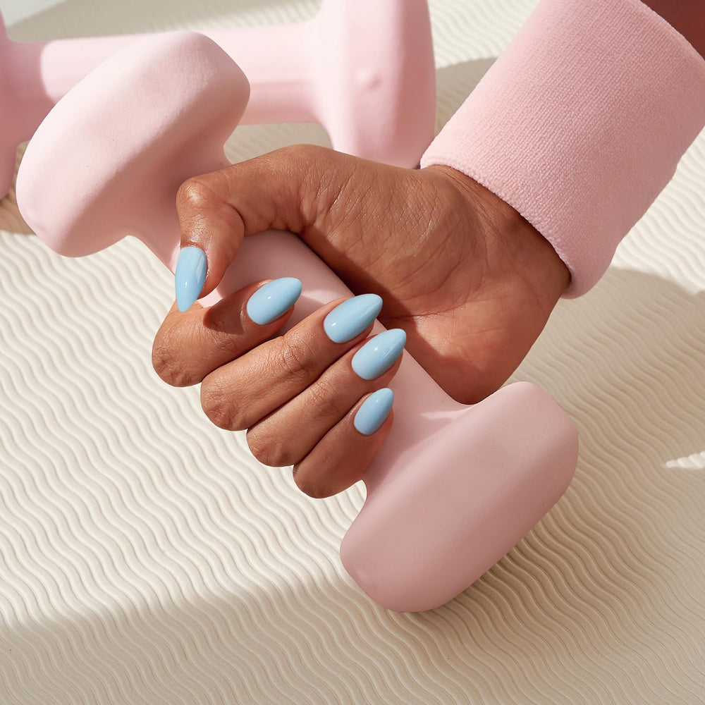 Pose rapide des ongles BTArtbox bleu pastel avec guide inclus.