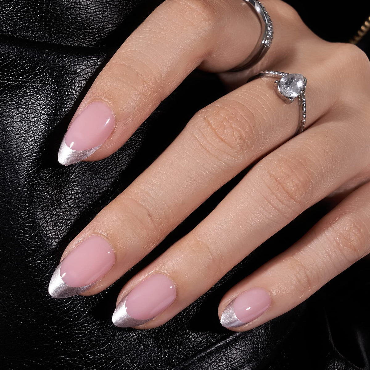BTArtbox – ongles bord blanc amandes courtes pour une allure naturelle.