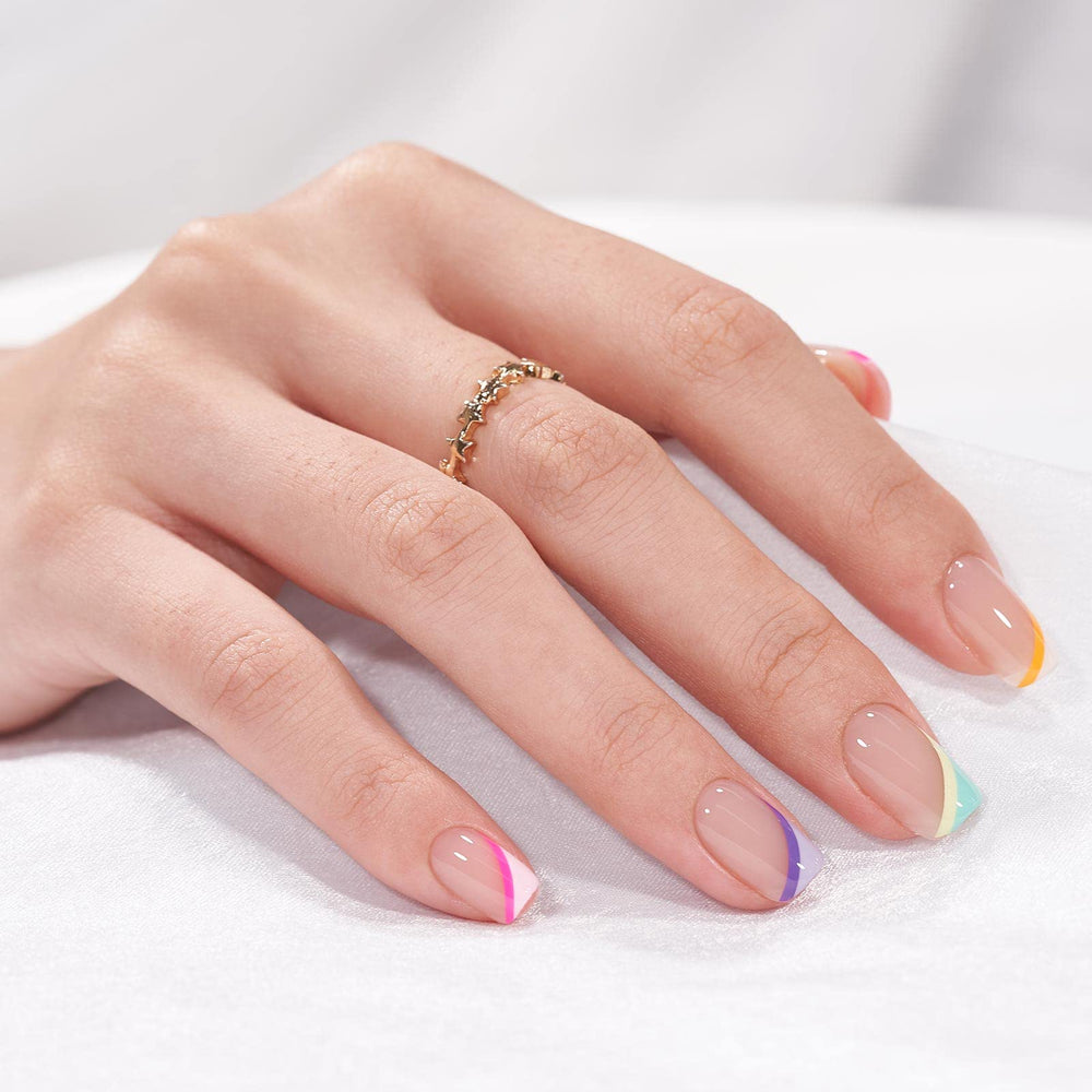 Coffret BTArtbox avec accessoires et rangement pratique pour ongles autocollants.