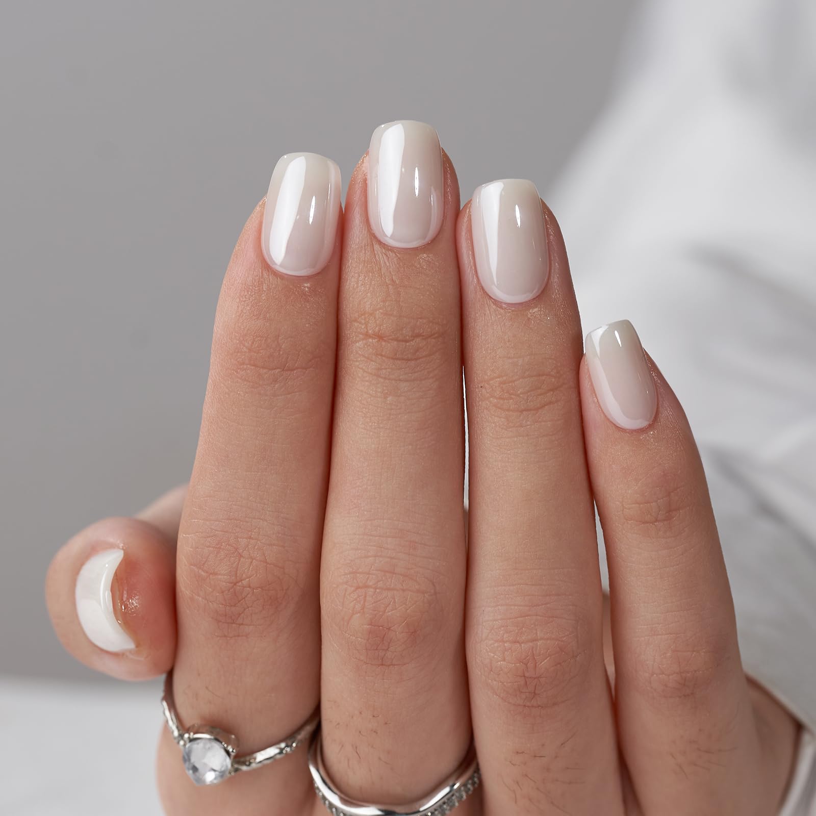 BTArtbox: ongles presse short blanc Soft Gel, fini naturel et élégant.