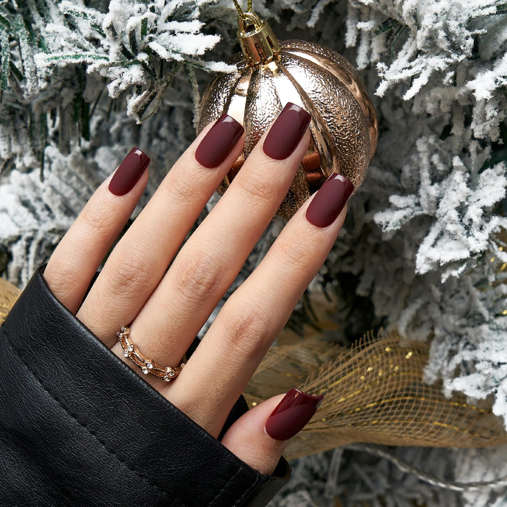 Ongles BTArtbox rouge foncé – extrémités françaises brillantes, aspect élégant.