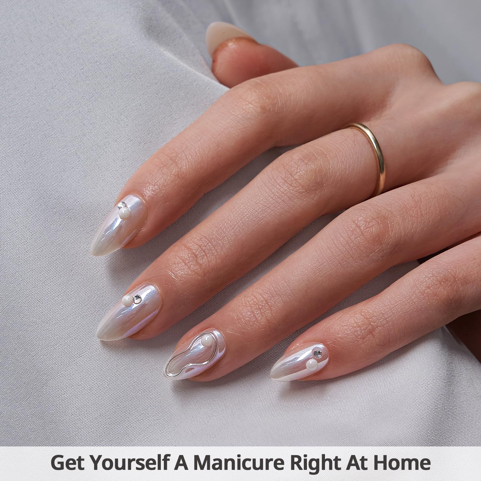 BTArtbox Press On Nails Short montre une application rapide grâce aux onglets et colle inclus.