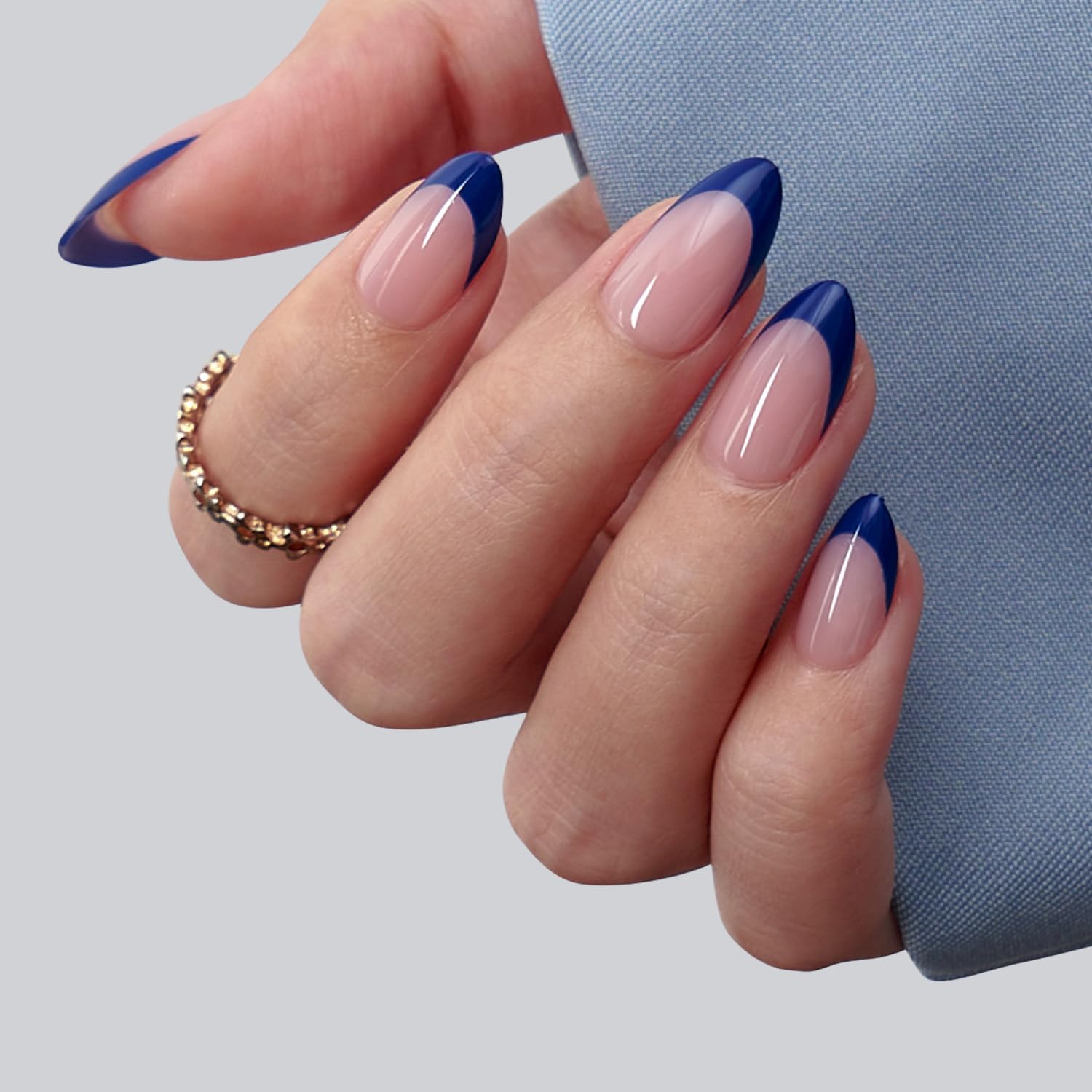 BTArtboxnails XCOATTIPS bleu - pose rapide grâce au primer et base pré-appliqués.