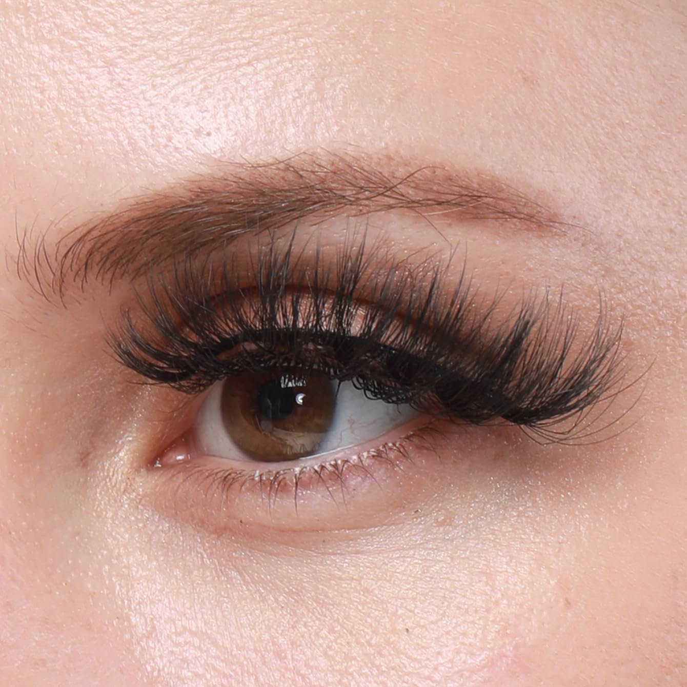 BTLLSSH: pince et application faciles pour des cils nets.