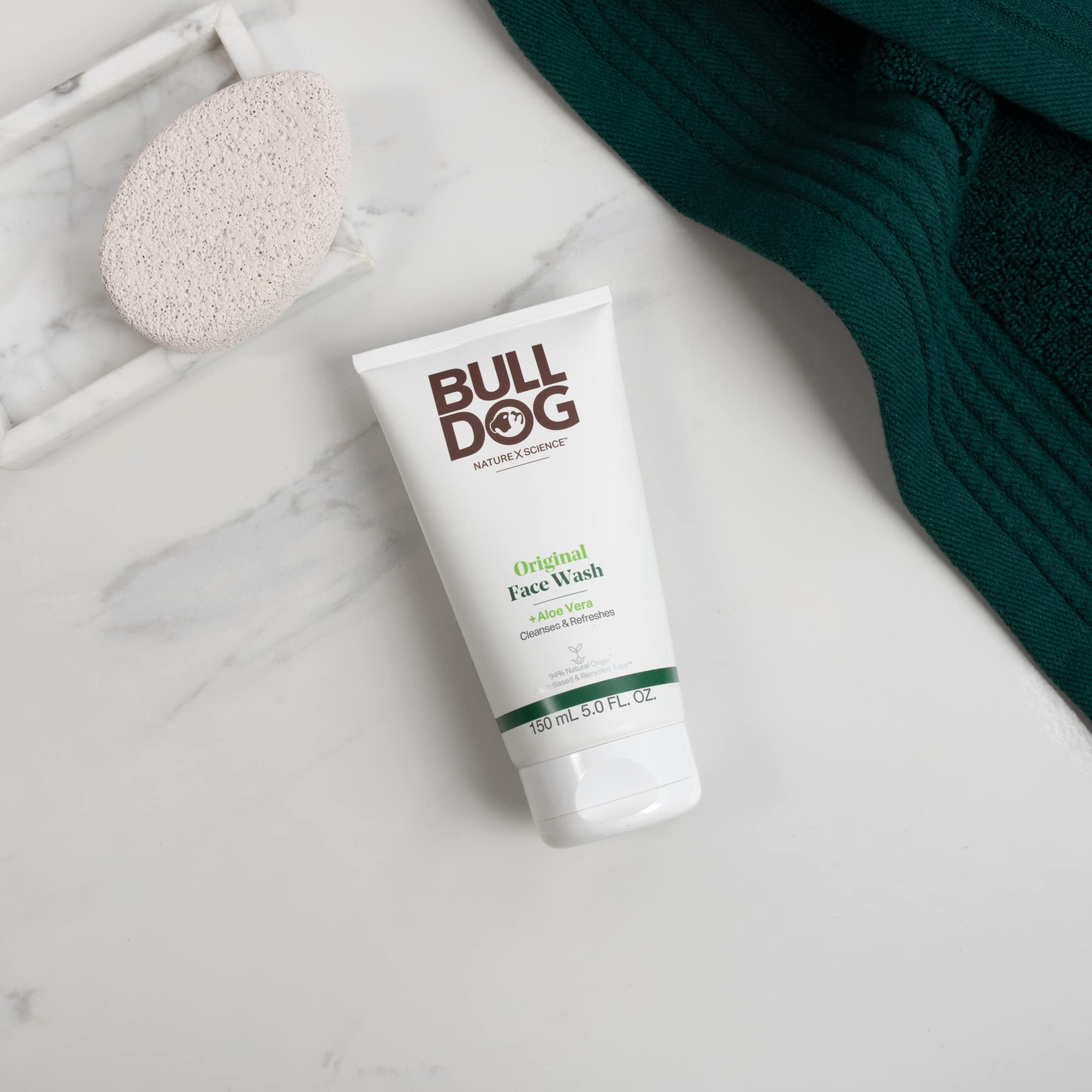 BULLDOG Lave-visage Original – thé vert pour une sensation rafraîchissante.
