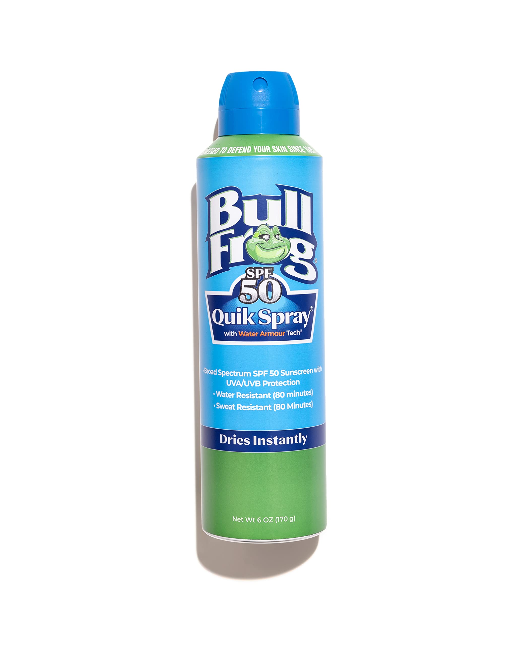Bullfrog Quik Spray SPF50 sur bouteille, protection solaire pratique.