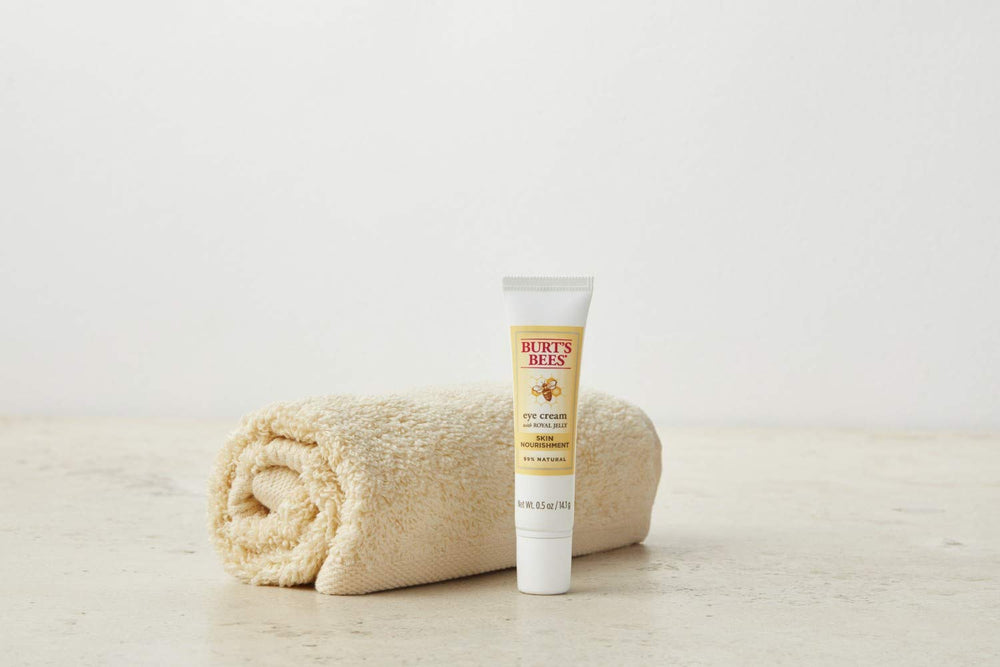 Effet anti-âge possible du soin yeux Burt's Bees.
