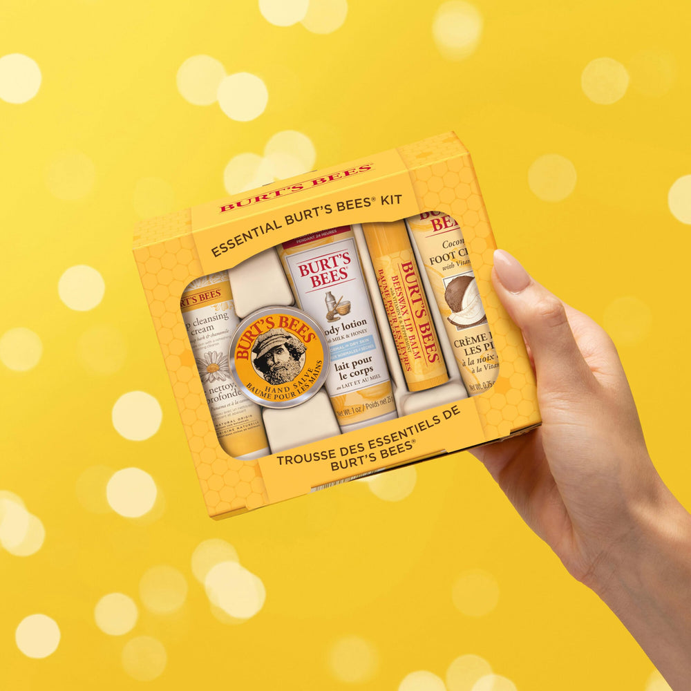 Aperçu de la texture crème nettoyante Burt's Bees et parfum doux