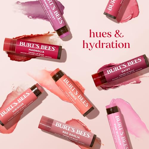 Visualisation de couleur Dahlia sur les lèvres avec Burt's Bees.