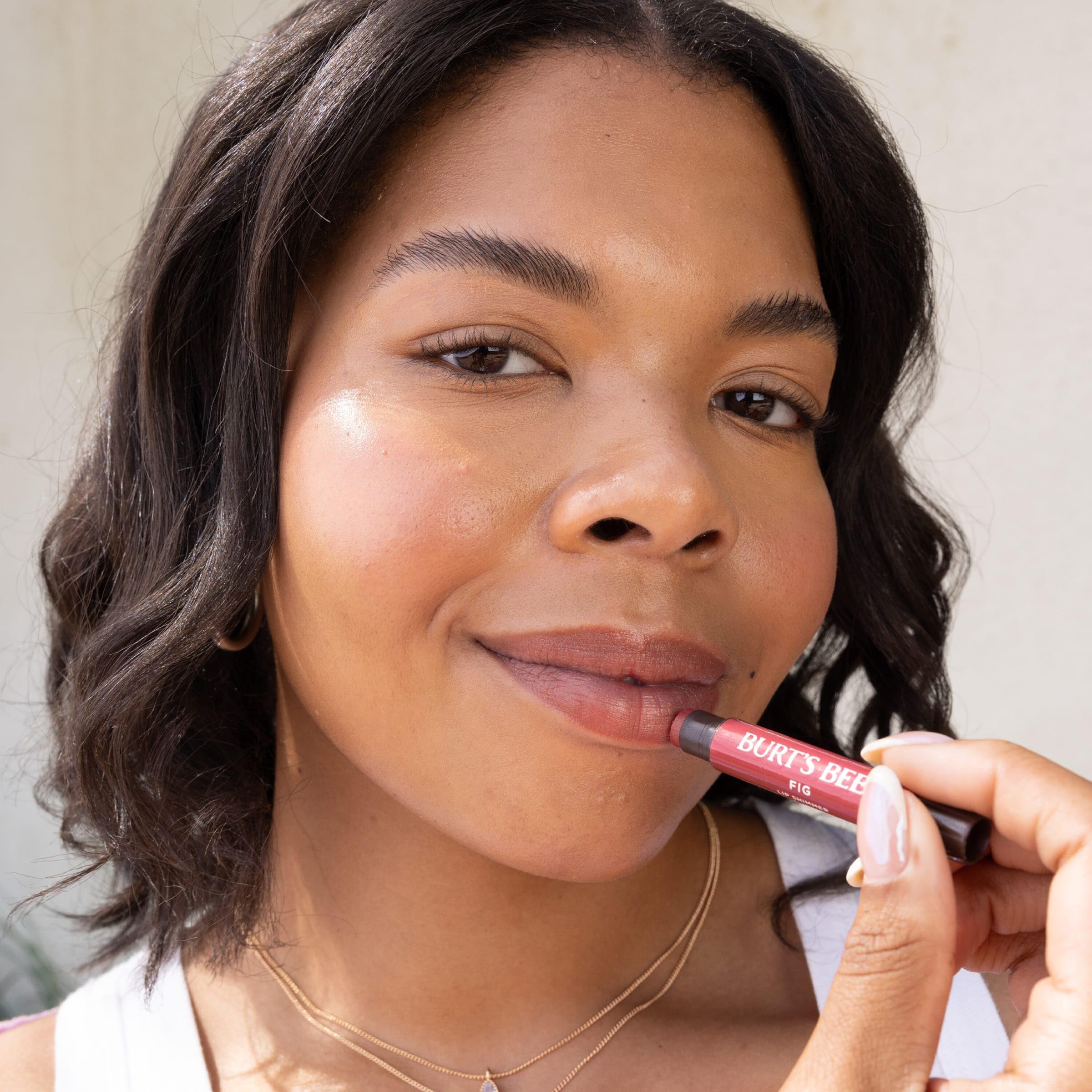 Note menthe Lip Shimmer Champagne pour une sensation rafraîchissante.