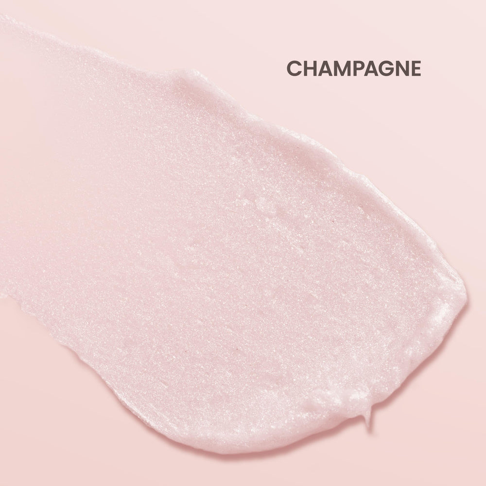 Texture crèmeuse Lip Shimmer Champagne qui glisse sur les lèvres.