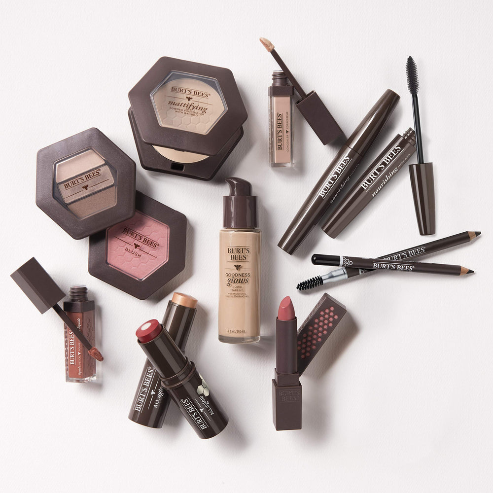 Mascara Burt's Bees — application douce et confortable sur les cils.
