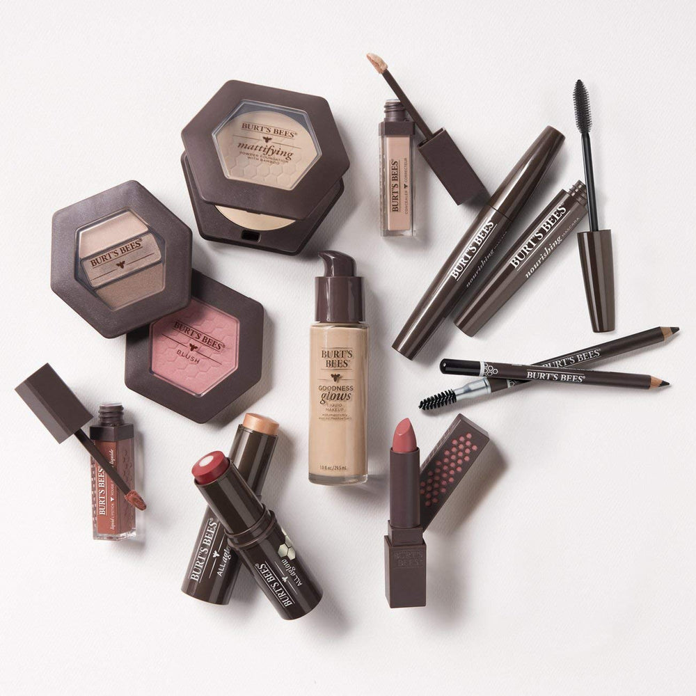 Mascara Burt's Bees offre couleur riche et définition naturelle.