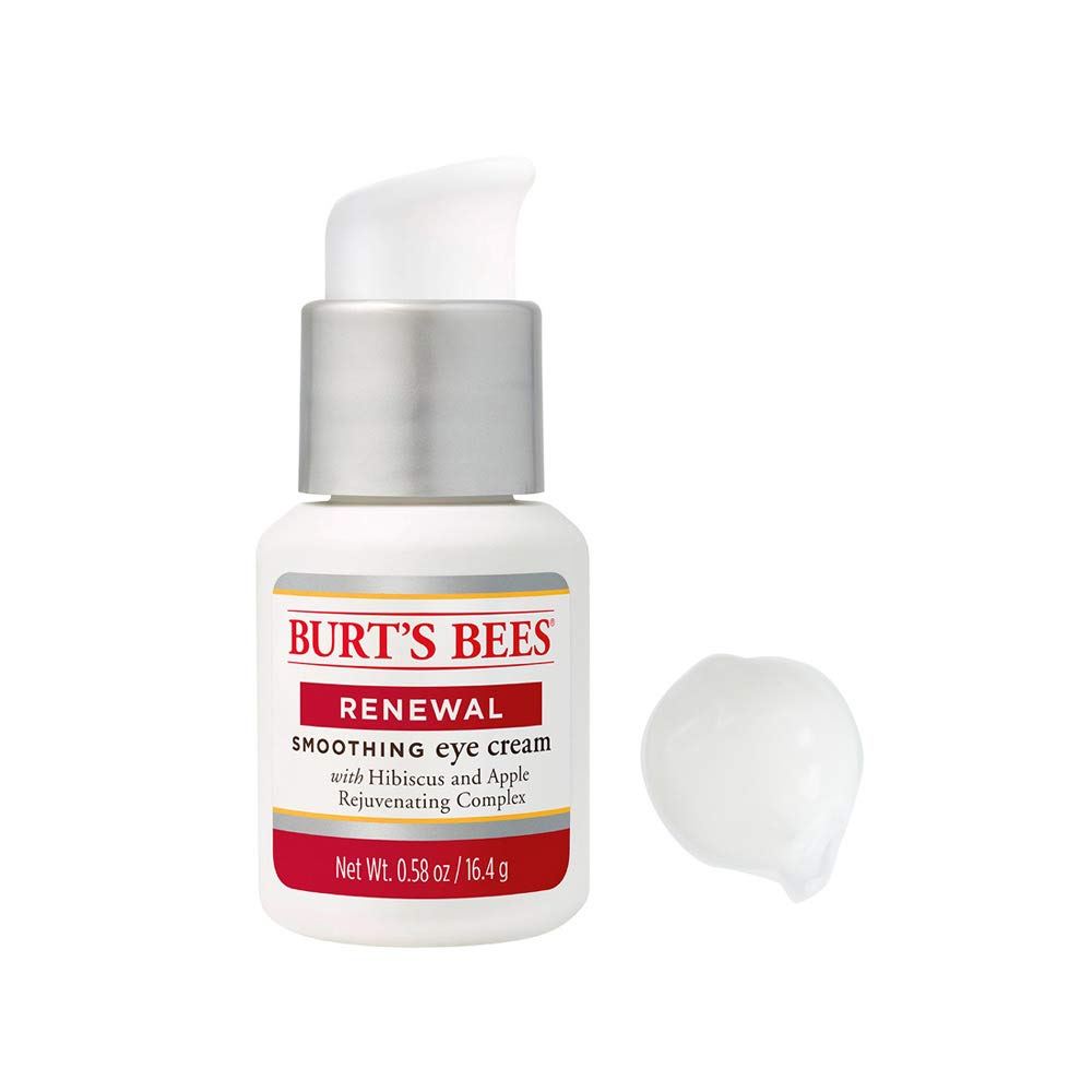 Application douce autour des yeux avec Burt's Bees Renewal.