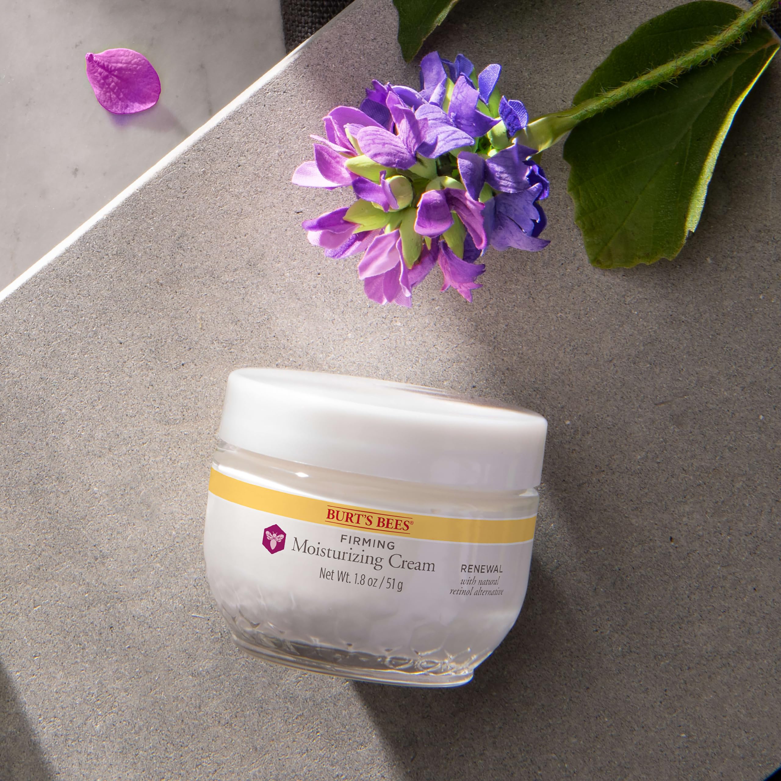 Emballage naturel Burt's Bees Renewal Firming respectueux de l'environnement.