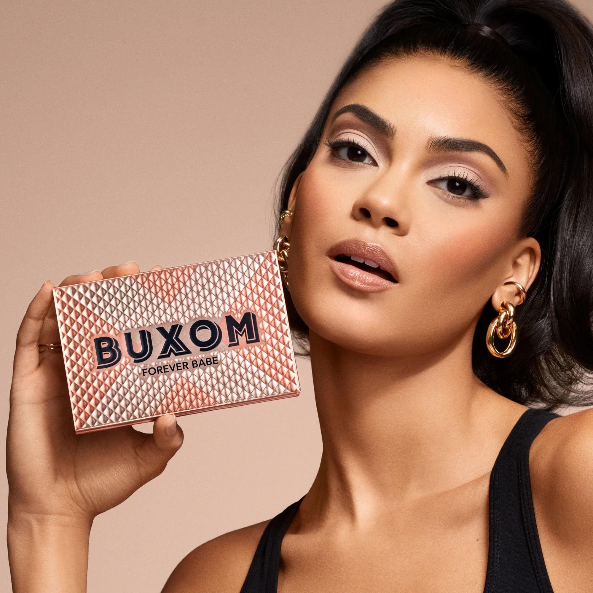 Palette Buxom Iconiques Nudes — idéale pour créer des looks jour et soir avec des accents lumineux.
